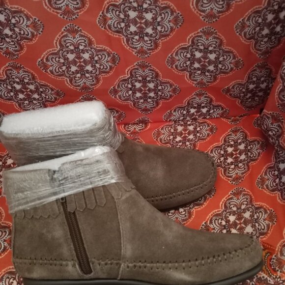 AEROSOLES Linbo Moccasin Style Fringe Suede Ankle Boots Size 6 Mid Brown NWOT - Picture 9 of 12